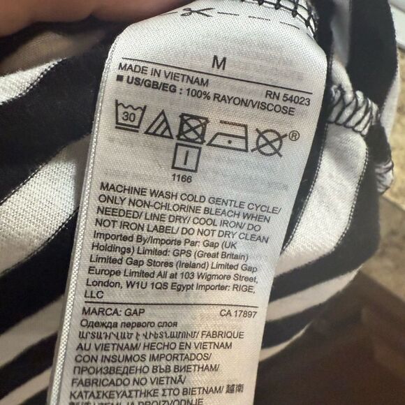 Gap Blue and White Striped Tee Size Medium - Picture 5 of 9